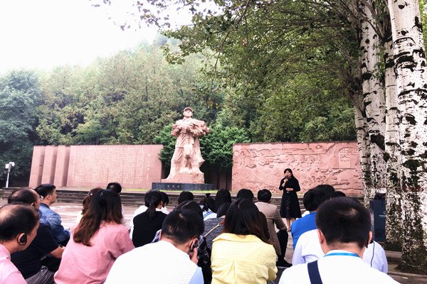 我司总经理兼支部书记李媛媛同志有幸成