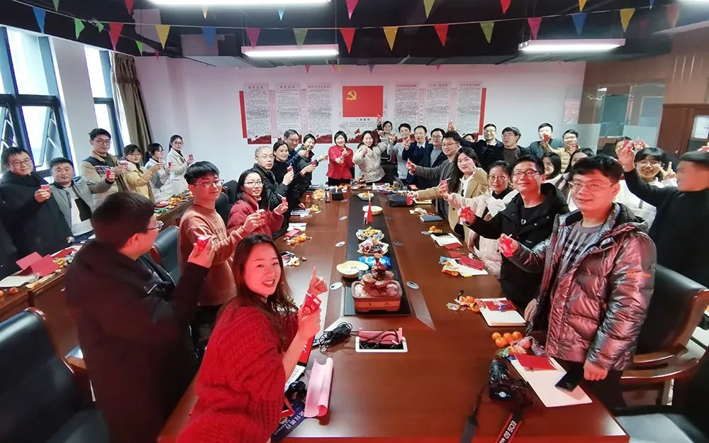 腊月一路小跑追着我们向前
